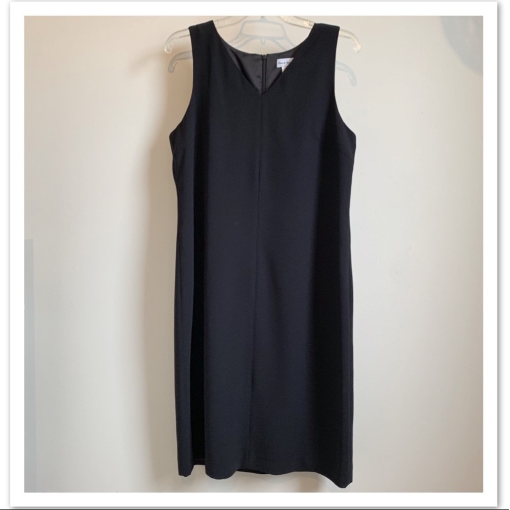 HARVÈ BENARD Black Sleeveless V-Neck Shift Dress
